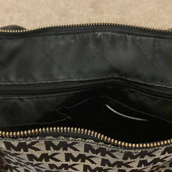 Michael Kors Purse - Picture 7 of 7